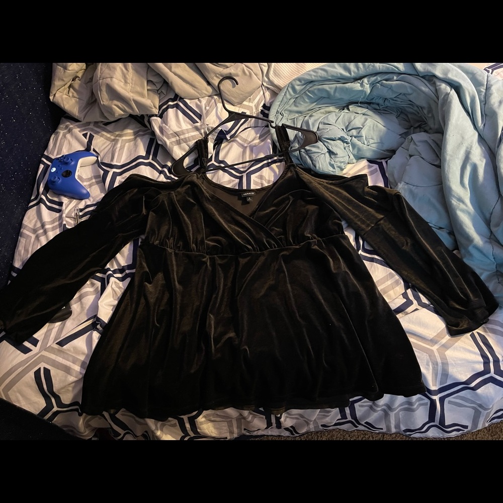 🔴Torrid 3X Black Velvet Cold Shoulder Babydoll